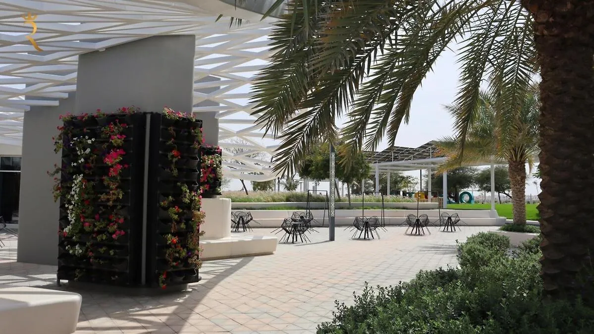 Tranquil Masdar 2Br Pool And Free Parking Lägenhet Abu Dhabi